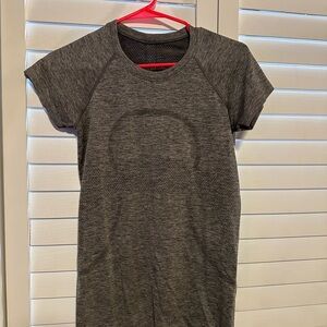 Lululemon short sleeve shirt
